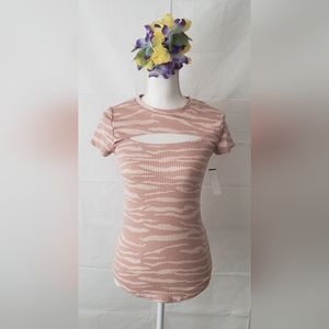 DEREK HEART Trendy Peekaboo T-Shirt